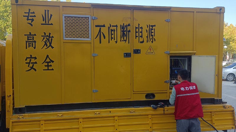 阳西柴油发电机组和UPS电源配合使用时，如何避免切换过程中的电力中断？